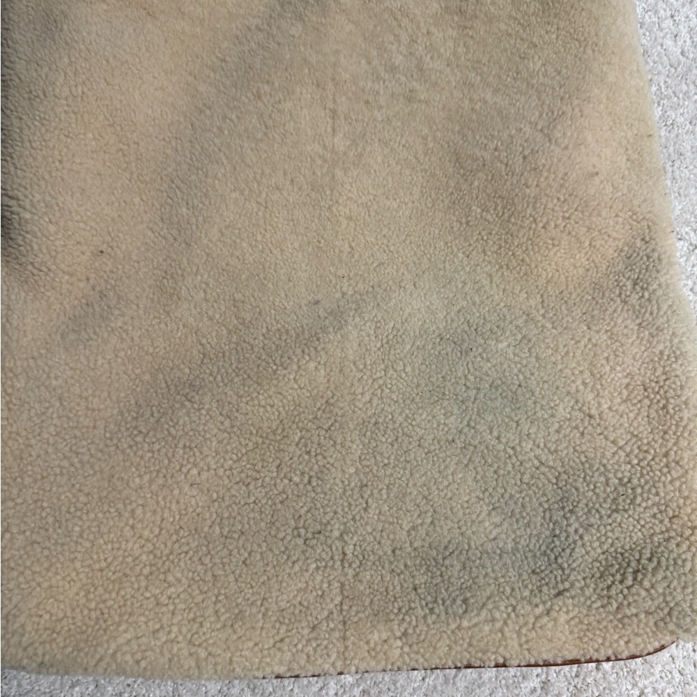 YVES SAINT LAURENT
Beige Shearling North South Tote Bag - Picture 4 of 4